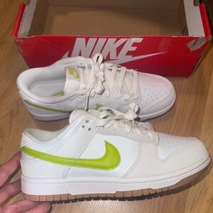 Nike size 9 dunk low NEW White cactus-gum yellow  Green Low-Top sneakers shoes.
